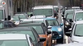VIDEO Lapovița a adus haos în trafic. Problemele s-au ținut lanț în Capitală